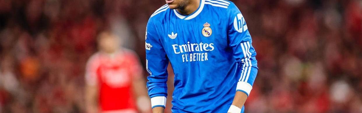 欧冠附加赛首回合，63岁穆帅染红被罚下，维尼修斯世界波助皇马先拔头筹