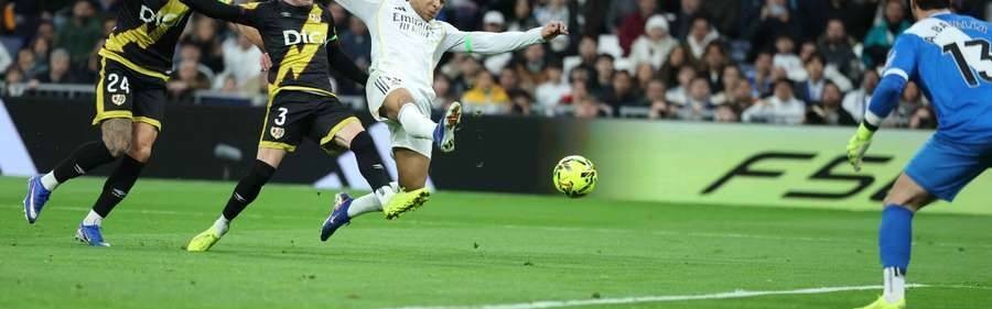 西甲第22轮赛况：姆巴佩绝杀紧咬巴萨，伊尼戈救主，贝蒂斯回勇！