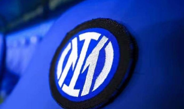 国米门将转会大反转：橡树否决维卡里奥，21岁法甲天才成新首选