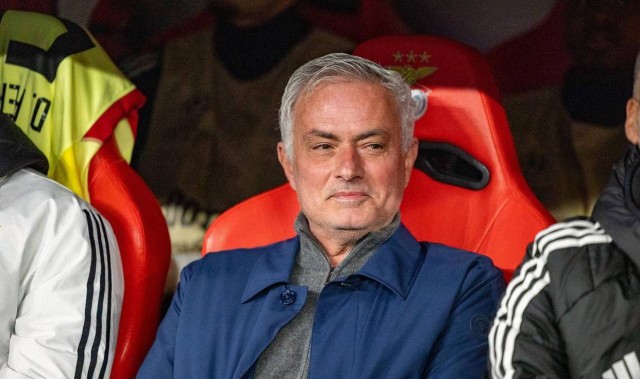 欧冠激战四场：3红15黄战火纷飞，尤文惨遭重挫，穆帅被驱逐出场