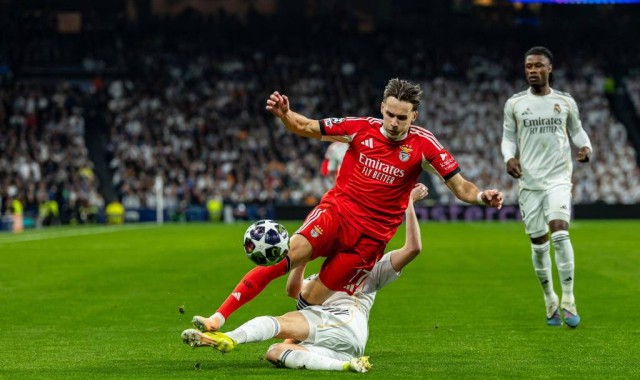 争议言论引爆伯纳乌！名嘴在《小酒馆》怒斥：皇马战曼城只是“海市蜃楼”，巴尔韦德本不该上场